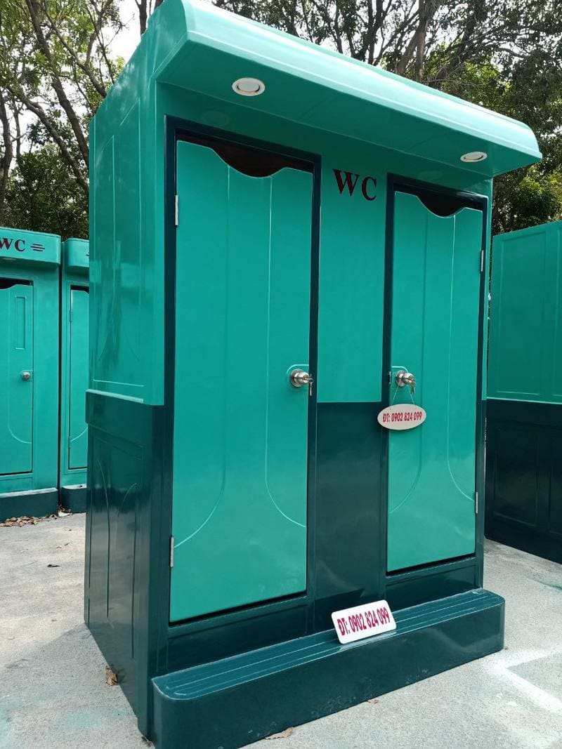 Nhà vệ sinh di động - Giải pháp đơn giản, tiện lợi cho những nơi không có hệ thống vệ sinh đáp ứng nhu cầu phát triển nông thôn và đô thị. Với chất lượng và tiện nghi như nhà vệ sinh trong nhà, sản phẩm đang ngày càng được tin dùng và tạo nên sự thay đổi tích cực cho cộng đồng.